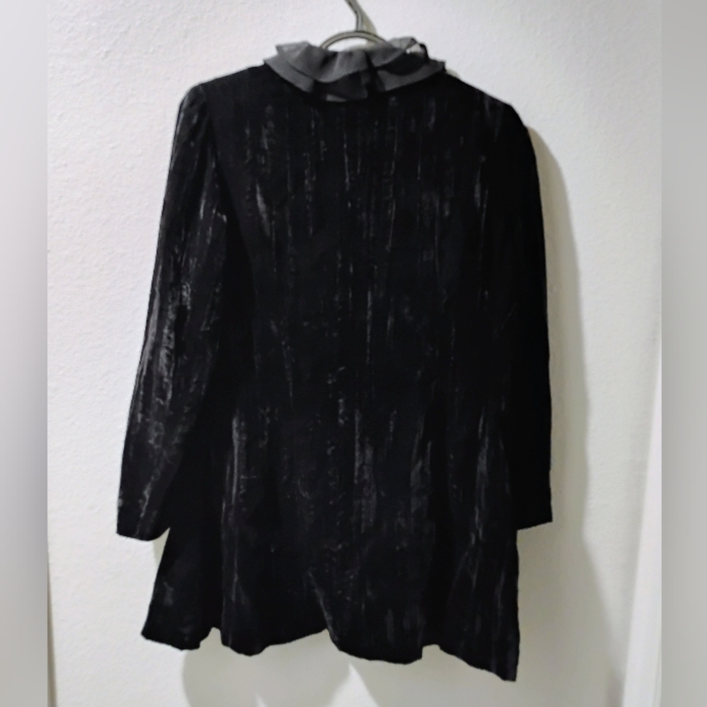 Focus 2000 Black Velvet Ruffled Robe - Picture 4 of 6